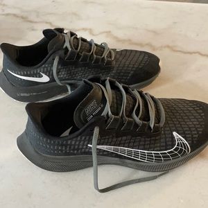 Black Nike Zoom Pegasus 37 - Men - Size 10